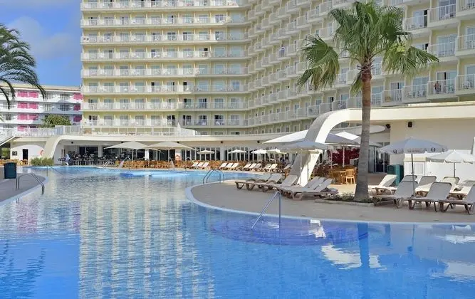 Tek Büyük Yataklı Oda, Balkon, Havuz Manzaralı (2 adults + 1 child)