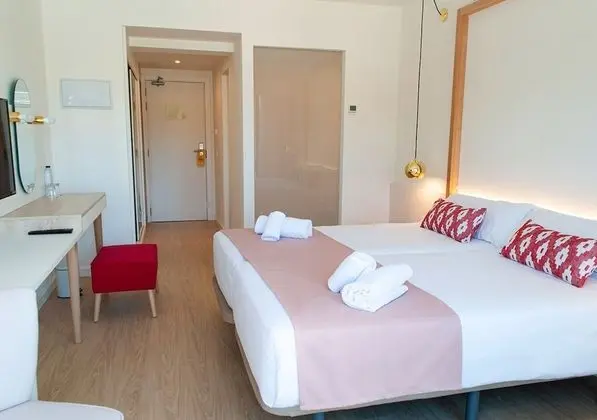 Superior Büyük Yataklı Tek Kişilik Oda, Balkon, Havuz Manzaralı (Feng Shui)