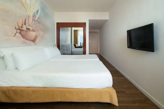 Standard Oda, Deniz Manzaralı (2 Adults + 1 Child)