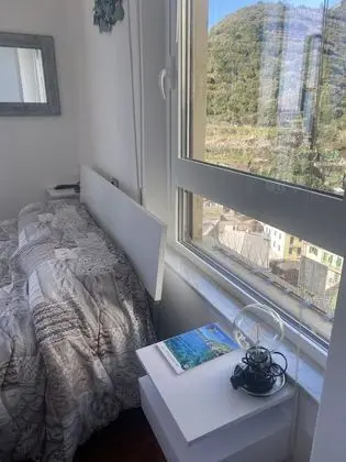 Deluxe Tek Büyük Yataklı Oda, Deniz Manzaralı (Sol)