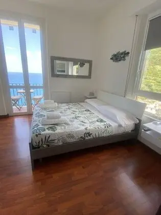 Deluxe Tek Büyük Yataklı Oda, Deniz Manzaralı (Sol)