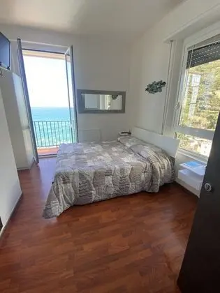 Deluxe Tek Büyük Yataklı Oda, Deniz Manzaralı (Sol)