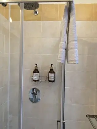 Deluxe Tek Büyük Yataklı Oda, Deniz Manzaralı (Sol)