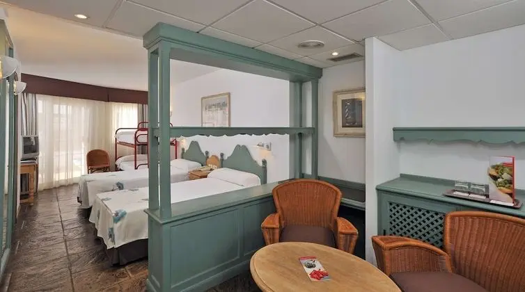 Standard Lateral Sea View (2 Adults + 1 Child)