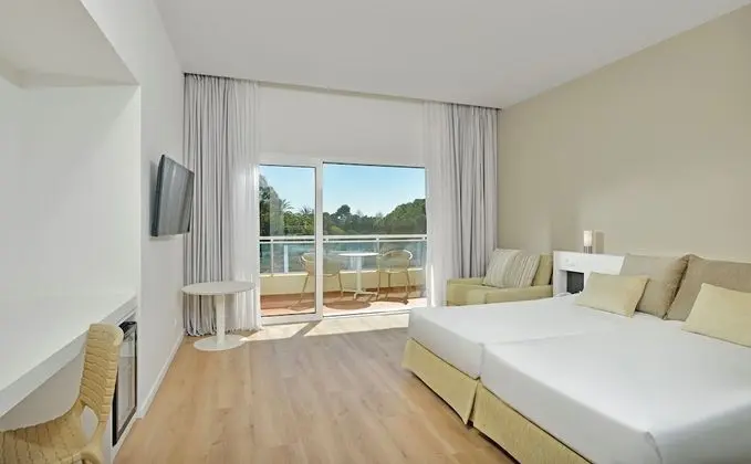 Sol Room Lateral Sea View
