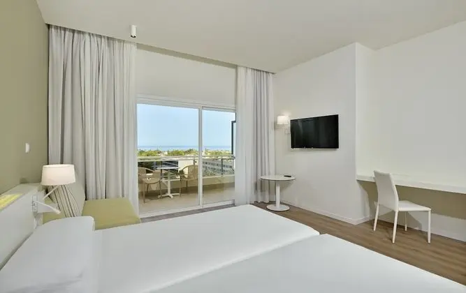 Sol Room Lateral Sea View