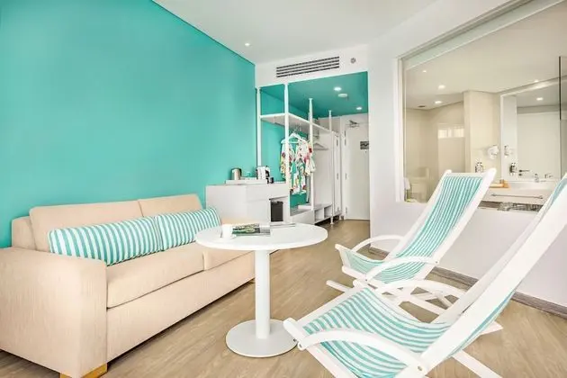 Xtra Sol Junior Suite (2 adults + 2 children)