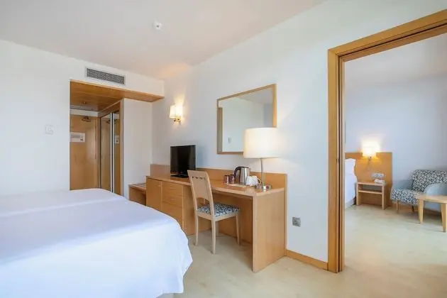 Family Oda, Bağlantılı Odalar, Havuz Manzaralı