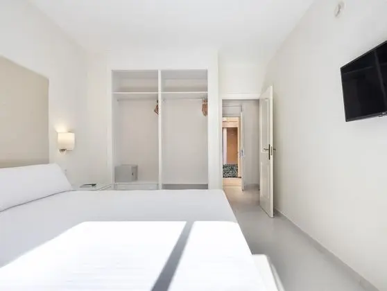 Family Two Bedrooms (2+3)