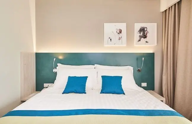 Classic room with balcony, Sea side