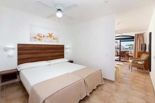 Stüdyo, Havuz Manzaralı