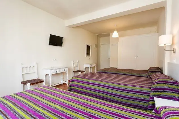 Üç Kişilik Oda