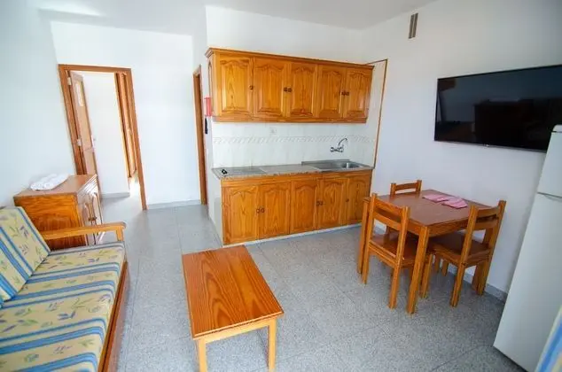 Basic Apart Daire, 1 Yatak Odası, Teras, Havuz Manzaralı