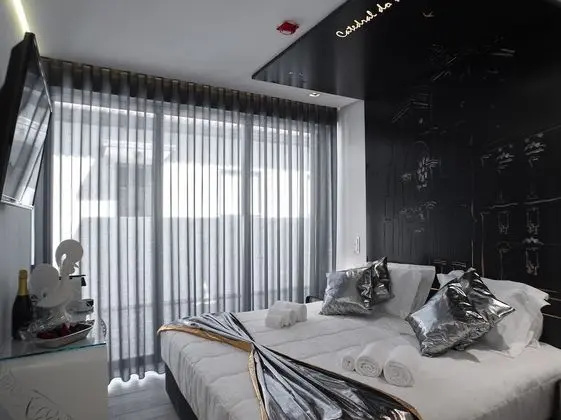 Deluxe Tek Büyük Yataklı Oda
