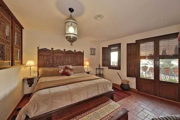 City Tek Büyük Yataklı Oda (Alhambra View)