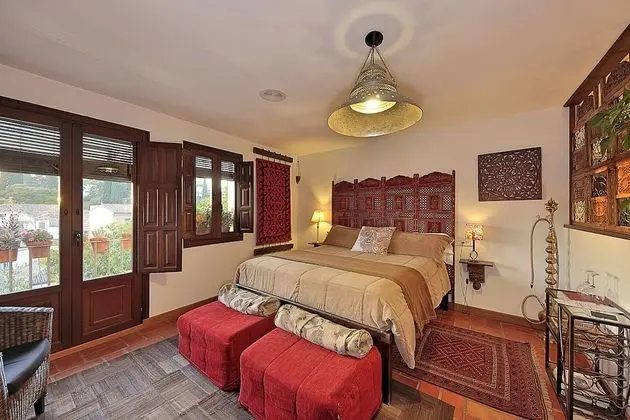 City Tek Büyük Yataklı Oda (Alhambra View)