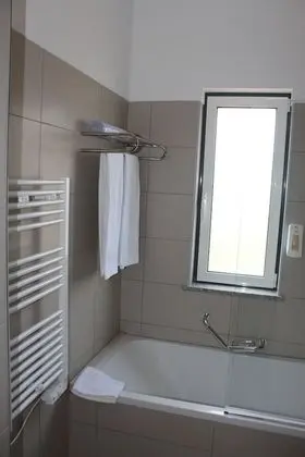Superior Tek Büyük veya İki Ayrı Yataklı Oda, 1 Yatak Odası, Engellilere Uygun, Ek Bina