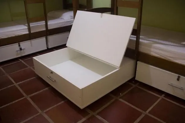 Q.1 - Cama em dormitorio misto para 6