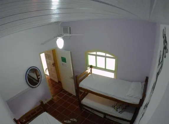 Q.1 - Cama em dormitorio misto para 6