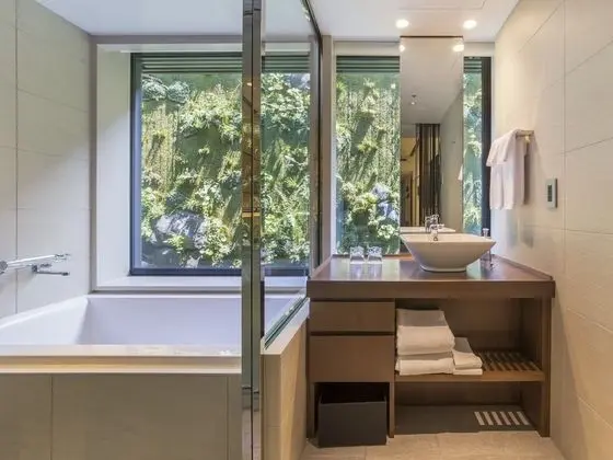 İki Ayrı Yataklı Oda, Sigara İçilmez (View from Bath Room)
