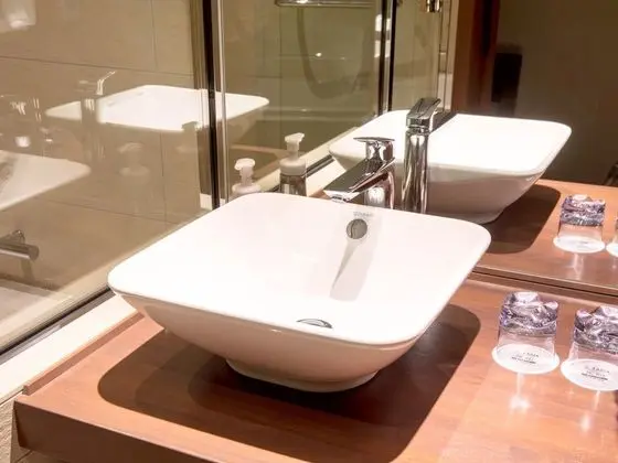 İki Ayrı Yataklı Oda, Sigara İçilmez (View from Bath Room)
