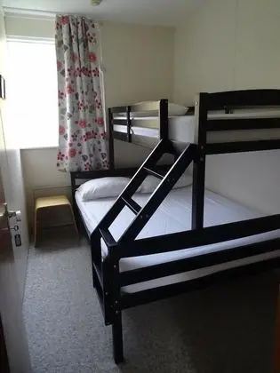 Üç Kişilik Oda, Ortak Banyo (Bunk bed)