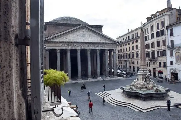 Imperial Suite Ariosto Pantheon View