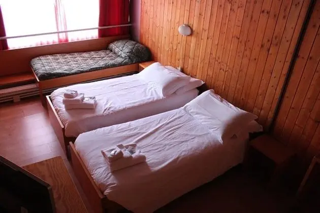 Üç Kişilik Oda