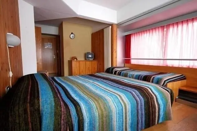 Üç Kişilik Oda