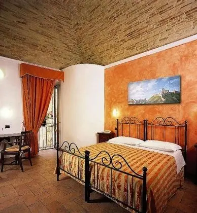 Basic Tek Büyük Yataklı Oda