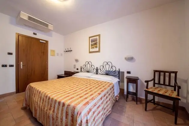 Basic Tek Büyük Yataklı Oda