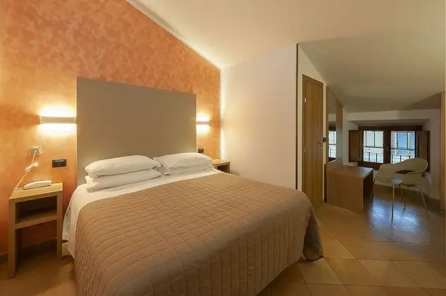 Basic Tek Büyük Yataklı Oda