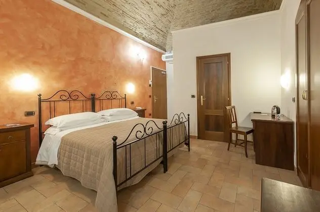 Basic Tek Büyük Yataklı Oda