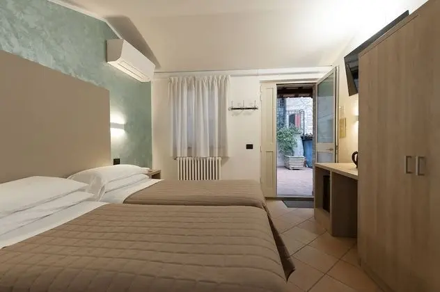 Basic Tek Büyük Yataklı Oda