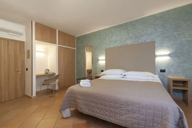 Basic Tek Büyük Yataklı Oda