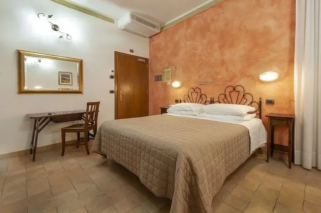 Basic Tek Büyük Yataklı Oda