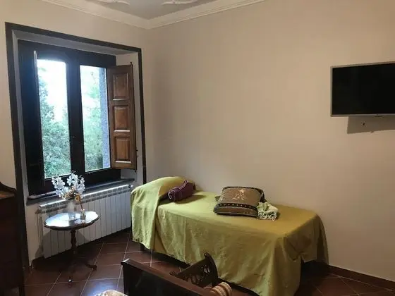 Üç Kişilik Oda, Bahçe Manzaralı