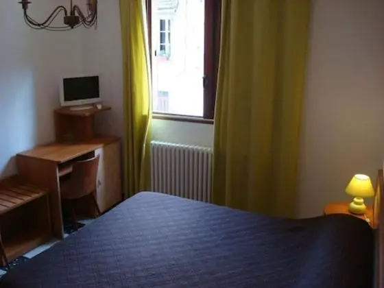 Tek Büyük Yataklı Oda (Street View)