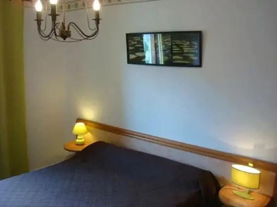 Tek Büyük Yataklı Oda (Street View)