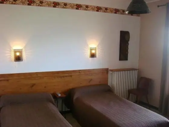Tek Büyük Yataklı Oda (Street View)