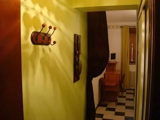 Tek Büyük Yataklı Oda (Street View)