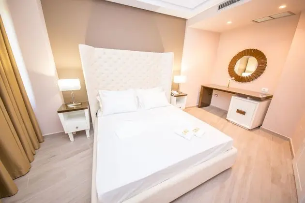 Deluxe Süit, Balkon, Kısmi Deniz Manzaralı