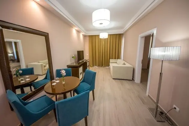 Deluxe Süit, Balkon, Kısmi Deniz Manzaralı