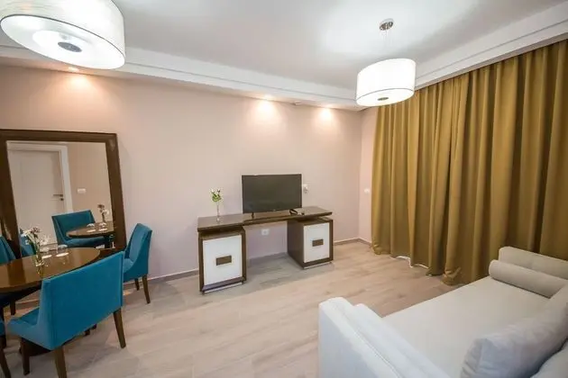 Deluxe Süit, Balkon, Kısmi Deniz Manzaralı