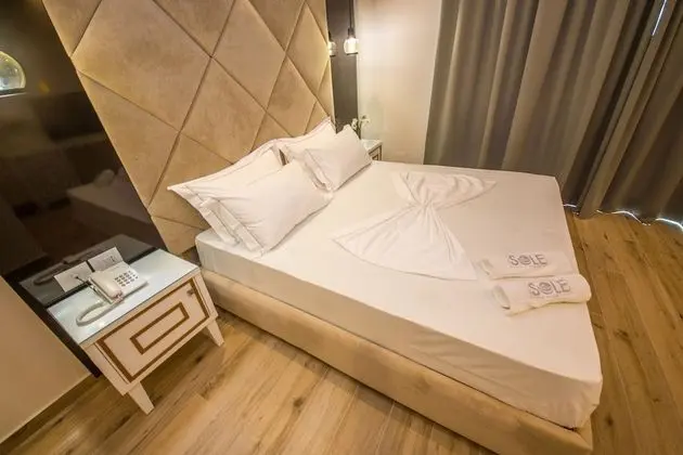 Deluxe Tek Büyük Yataklı Oda, Balkon, Kısmi Deniz Manzaralı