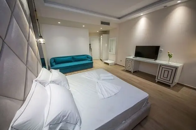 Deluxe Üç Kişilik Oda, Balkon, Kısmi Deniz Manzaralı