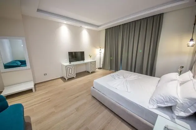 Deluxe Üç Kişilik Oda, Balkon, Kısmi Deniz Manzaralı
