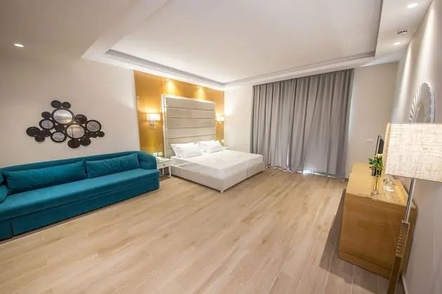 Deluxe Üç Kişilik Oda, Balkon, Kısmi Deniz Manzaralı