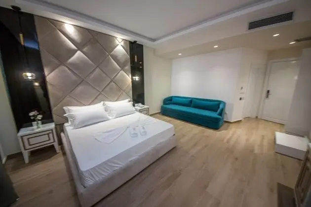 Deluxe Üç Kişilik Oda, Balkon, Kısmi Deniz Manzaralı