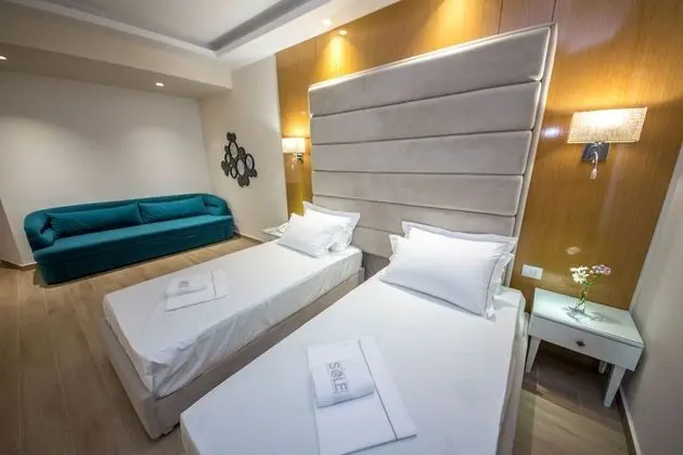 Deluxe Üç Kişilik Oda, Balkon, Kısmi Deniz Manzaralı